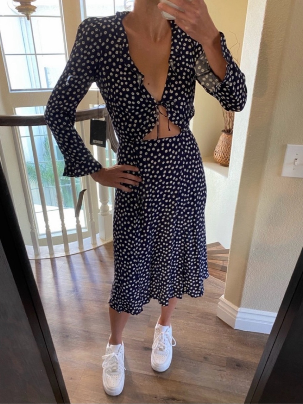 Reformation Heidi Dress in Navy Blue Daisy Print Size 2
